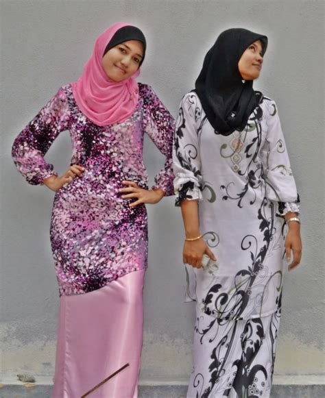 Terdapat beberapa variasi baju kurung tradisional seperti baju kurung teluk belanga, baju kurung cekak musang, baju kurung kedah, baju kurung melaka dan baju kurung pahang. RAYA 2011 PART 13 | Malaysian Baju Kurung