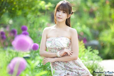 Heo Yun Mi Outdoors In A Strapless Dress The Most Beautiful Girl In