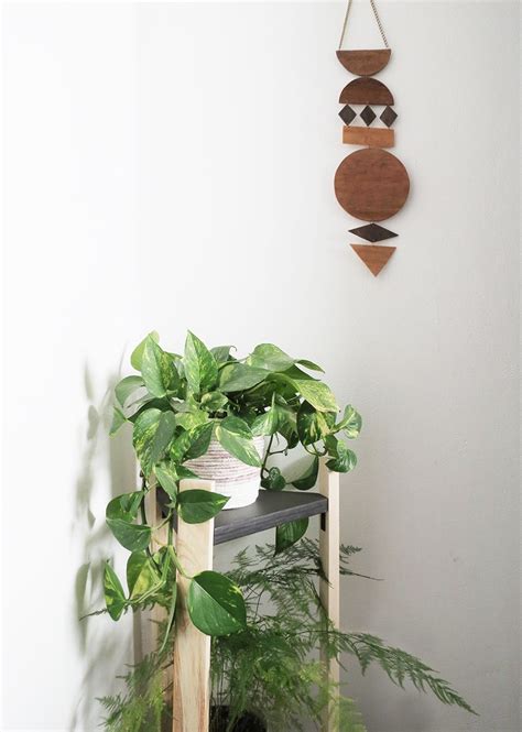 Simple tips and tricks from expert gardeners. How to build a corner plant stand - Ohoh deco | Diy plant ...
