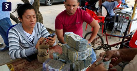 Venezuela hat den bolivar abgewertet, um den wert der währung an den schwarzmarkt des landes anzupassen, berichtet die afp. Hyperinflation: Venezuela führt im August neue Währung ein