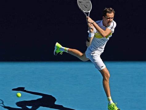 Daniil medvedev men's singles overview. Medvedev extends win streak despite coach walk-out ...