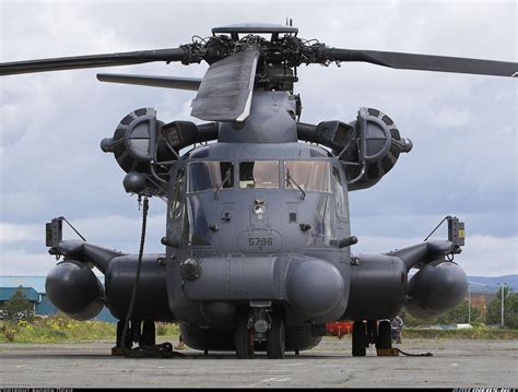 Us Military Helicopters Is The Largest And Heaviest Helicopter In