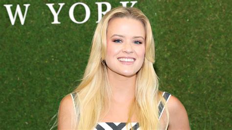 Reese Witherspoons Daughter Ava Phillippe Steps Out In Bikini Clad