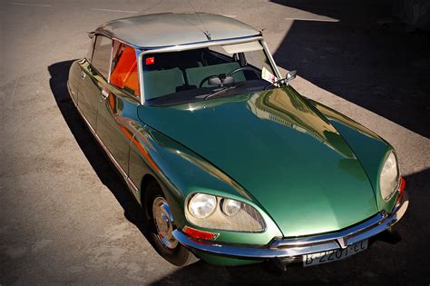 Cars Showroom: Antique Cars