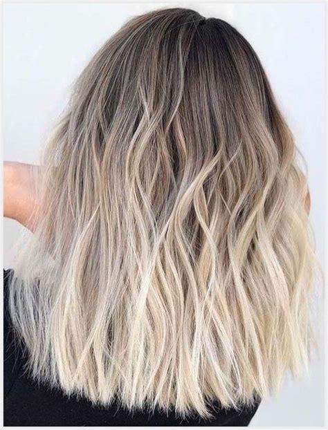Flawless roots/ dip dye hair brown to blonde and perfectly straight long hair extensions! Imagen de Kaitlyn Walker en Beauty | Pelo rubio con mechas ...