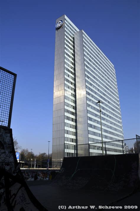 Düsseldorf Thyssen Krupp Hochhaus Mit Halfpipe Foto And Bild