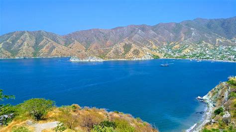 Discover colombia, our natural landscapes, the warmth of the people and the cultural diversity that characterizes us. File:Taganga, Santa Marta, Colombia.jpg - Wikimedia Commons