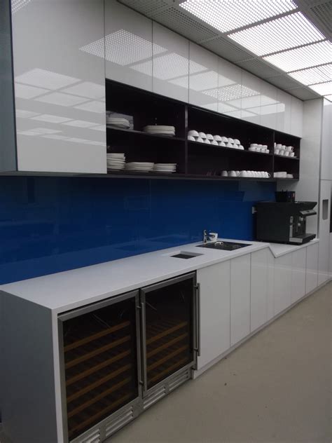 The modules such as wall cabinets, floor cabinets, countertops, etc. Modular Kitchen Chennai | Kitchen modular, Fitted kitchen ...