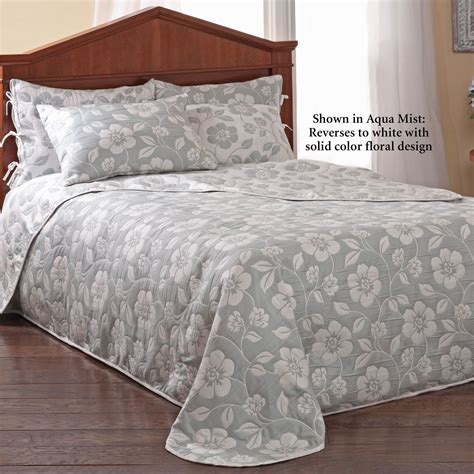 Flora Lightweight Reversible Bedspread Bedding