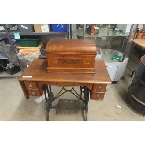 Antique Davis Treadle Sewing Machine With Cover