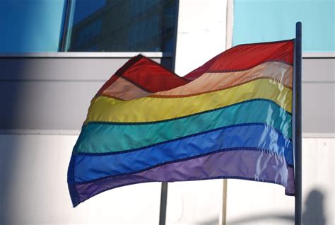 kostenlose foto fenster glas symbol farbe flagge blau freiheit möbel regenbogen stolz