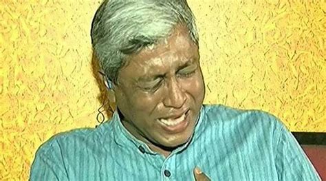 Ashutosh Breaks Down On Live Tv While Speaking To Gajendra Singhs