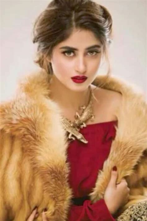 7 Pictures Of Mom Actress Sajal Ali That Redefine Sophistication