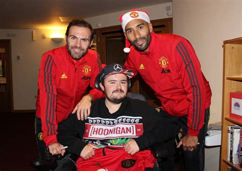 Add every man utd match to your calendar and never miss a game. Man Utd first team players visit Francis House - Francis ...