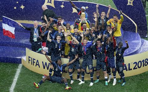 Et pour cette 21ème édition, la coupe du monde 2018 se déroulera en russie du 14 juin au 15 juillet 2018. Télécharger photos l'equipe de france grande gagnante de la coupe du monde 2018 sur le podium ...