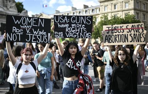 Droits des femmes Faut il inscrire le droit à lavortement dans la