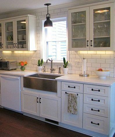 White shaker cabinetry brings a special kind of harmony, balance, and consistency to the kitchen space. Kitchen Ideas: Decorating with White Appliances / Painted ...