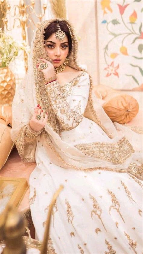 pin by ♕𝓢𝓾𝓯𝓲𝔂𝓪𝓷𝓪 ♡𝓜𝓪𝓵𝓲𝓴♕ on ♡brides♡ pakistani bridal wear pakistani bride wedding dress outfit