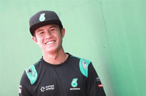 Khairul idham pawi (20 eylül 1998 doğumlu) malezyalı bir eski motosiklet yarışçısı. Khairul Idham Pawi keert in 2020 terug in Moto3 klasse