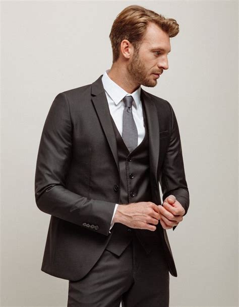 Pin By Armando Reyes On Suit Mens Suits Three Piece Suit Suits