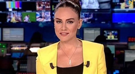 Buket aydın burslu olarak girdiği i̇stanbul kültür üniversitesi türk dili ve edebiyatı bölümü'nden mezun oldu. Buket Aydın - Biyografya