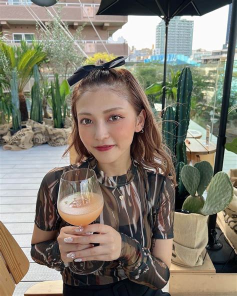 櫻井音乃さんのインスタグラム写真 櫻井音乃instagram 「こんばんわ〜🌙 ・ スタバでお酒を飲んでみました！ ちょっとほろ苦い感じ。笑 大人の味でした笑 大人への第一歩？ってとこか