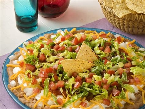 Taco Dip With Beans Sour Cream And Vegetables Recipe Eatsmarter