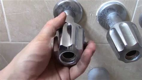 How to fix a leaky bathtub faucet (with pictures). How To Fix A Leaking Bathtub Faucet Handle Quick And Easy ...