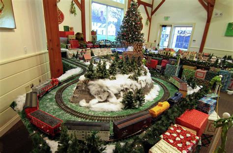 In Photos Holiday Train Show Delights Visitors In Fairfield