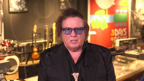 Mark your calendars for a folk rock night next Monday! 🤘 The legendary