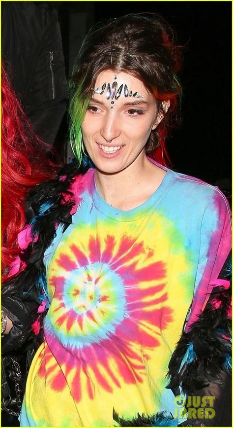 Bella Thorne Debuts New Bright Red Hair Photo 1141213 Photo Gallery