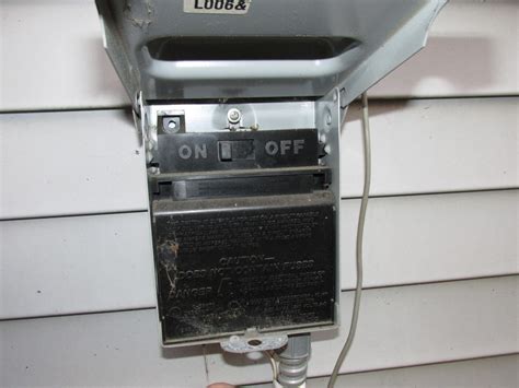 Replacing your air conditioner fuses is cheap, easy, and fast. How to Inspect Your Own House, Part 9: The Air Conditioner ...