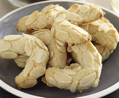 Greek Almond Crescents Womens Weekly Food Recipe Almond Recipes