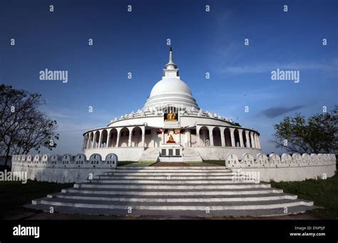 Japanese Peace Pagoda Outside Ampara Sri Lanka Stock Photo Alamy