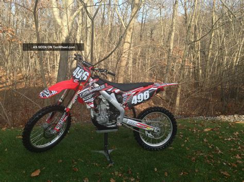 In fact, this machine has grown so used to taking checkered flags that it considers the top of the podium home. 2010 Honda Crf250r