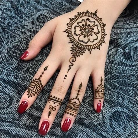 #henna #mehndijasa henna mehndi art tatto indonesia khususnya dikota bandung.menerima panggilan wedding acara pengantin, acara keluarga,party,event dsb.hub. Henna Tangan Simple Dan Mudah