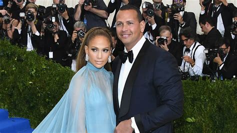 Jennifer Lopez Boyfriend Jennifer Lopez Cozies Up With Boyfriend Alex