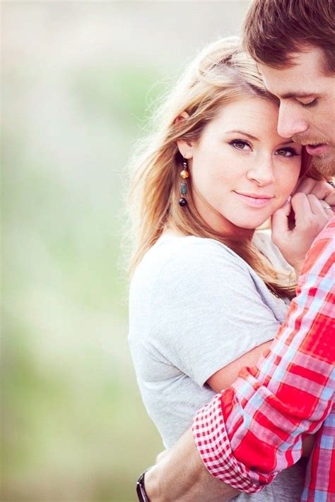 Cute Couple Poses To Try When Taking Photos With Your Boyfriend