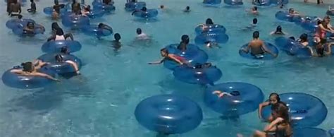 Fast Acting Lifeguard Rescues Girl In Wave Pool Video Huffpost