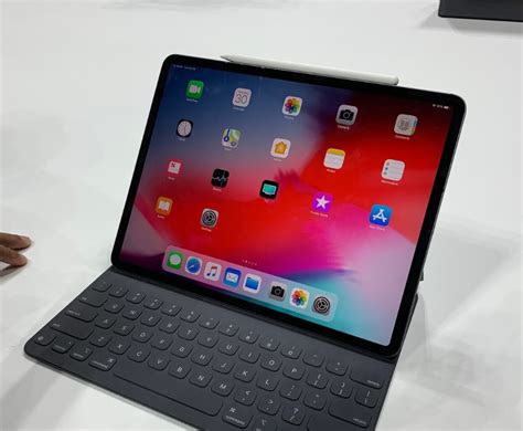 Apples Newly Released Ipad Pro Tends To Bend Pretty