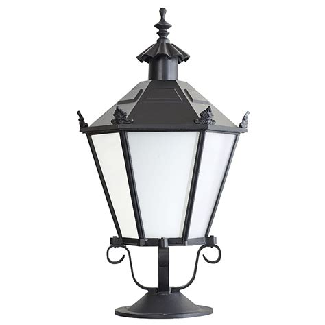 Wir halten für jeden anspruch die passenden gartenleuchten bereit, je nach geschmack auch als led oder solarlampe. Aussenleuchten für den Garten, klassisch und zeitlos