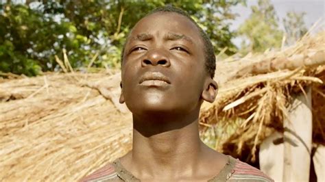 14歳の少年が干ばつの村を知識で救う！／映画『風をつかまえた少年』予告編 Youtube