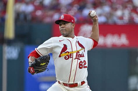 Mlb Late Throwing Error Gives Cardinals Sweep Of Reds