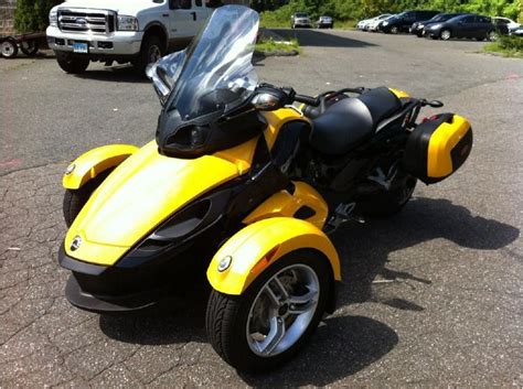Garage kept and under a cover. 2009 Can-Am Spyder SM5 for sale on 2040-motos