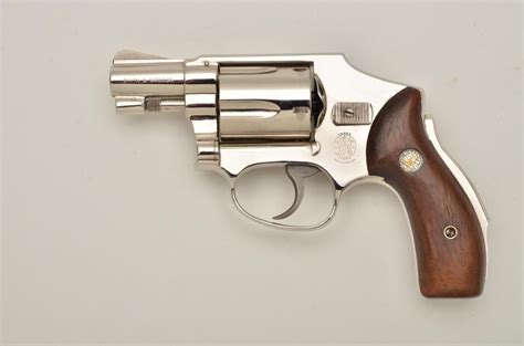Smith And Wesson Model 40 Da Hammerless Revolver 38 Special Cal 2