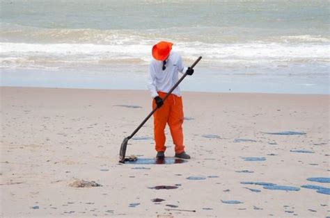 Mystery Oil Spills Blot More Than 130 Brazilian Beaches Gma News Online