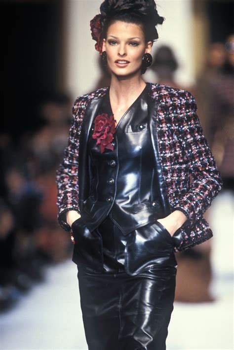 Linda Evangelista Chanel Runway Fw 1992 Fashion 90s Runway