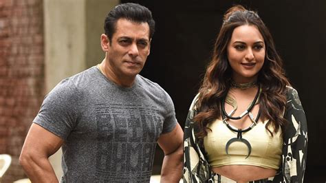 Salman Khan Sonakshi Sinha Saiee Manjrekar And Warina Hussain Promoting Dabangg 3 Bollywood