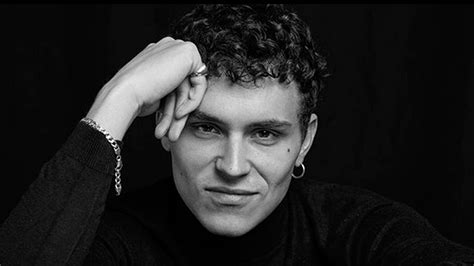 He was born in berlin, germany, but was raised in spain. De pensar en dejar la actuación a 'petarlo' con un rap ...