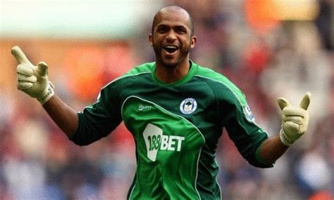 ألفريد دي ستيفانو، أفضل لاعب على مر العصور. عماني يتفوق على أقوى حراس الدوري الإنكليزي